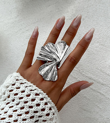 Кольцо "Парящие лепестки" (серебристый)